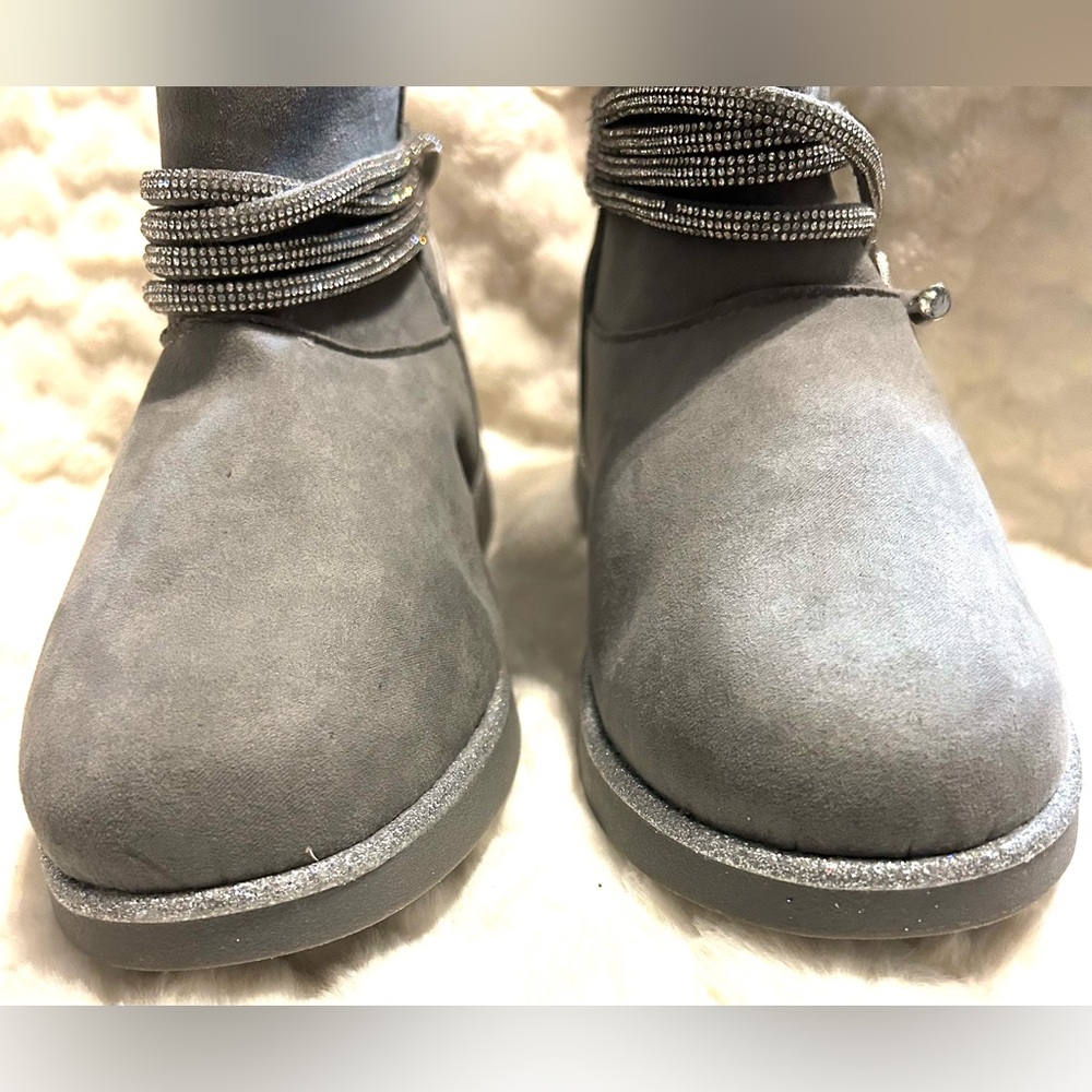 NEW Juicy Couture faux fur Kandar Grey Silver Ankle Boots women’s size 9 - Picture 8 of 13